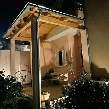 Guest house Garden Studios 3*